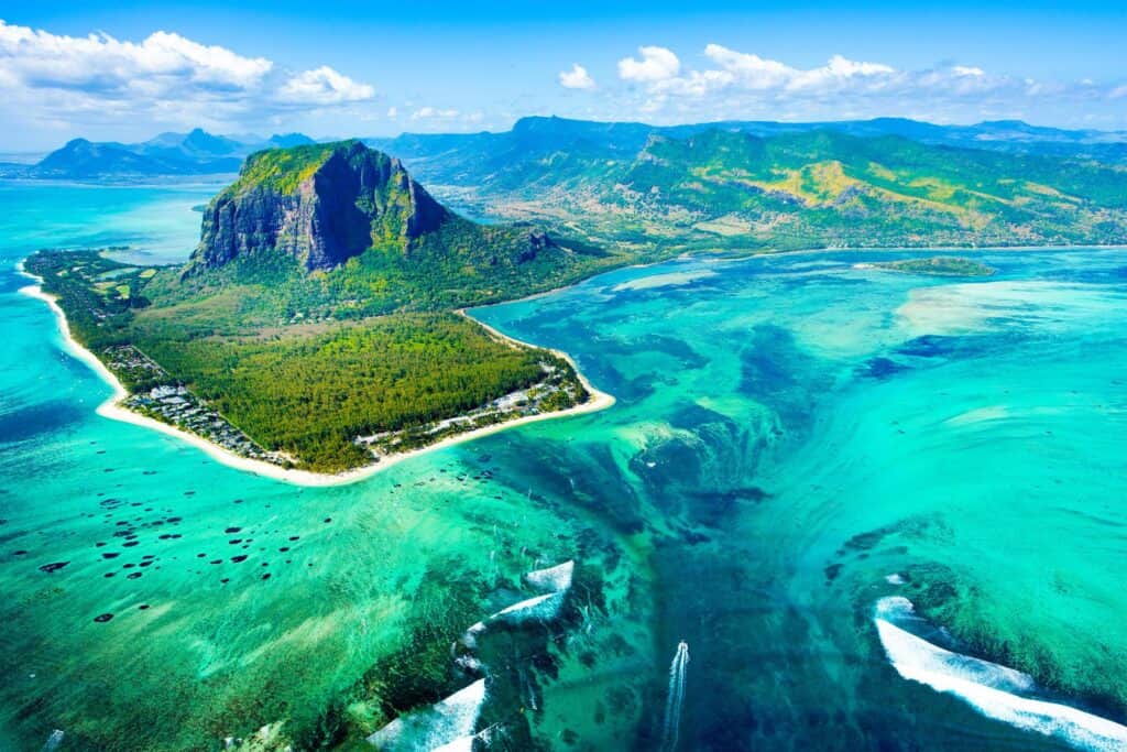 Underwater Waterfall Illusion of Mauritius